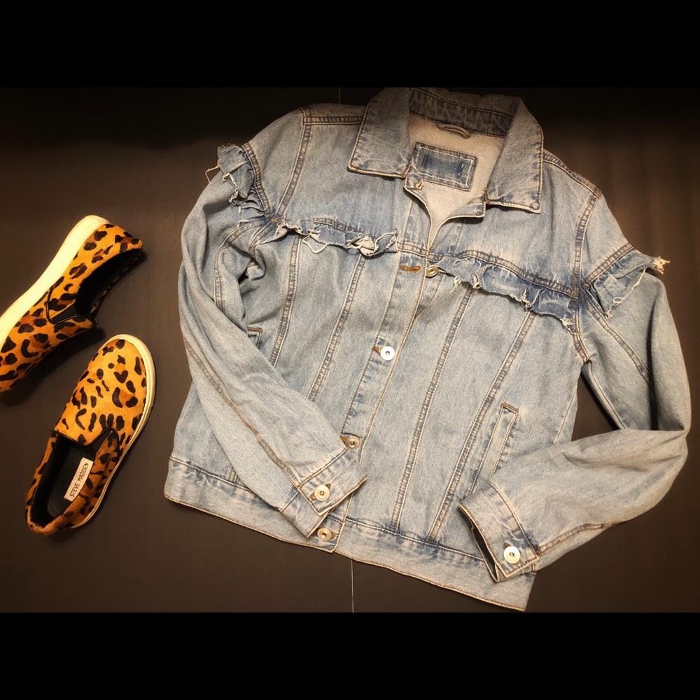 Jean jacket with ruffles